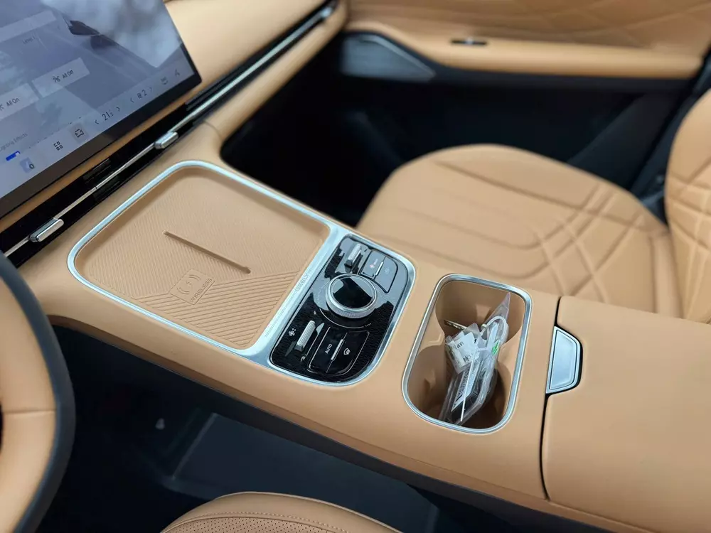 Geely EX5 chạy 130 km mà không tốn xăng đã có mặt tại đại lý Việt, giá từ 840 triệu đồng - Ảnh 6. Geely EX5 chạy 130 km mà không tốn xăng đã có mặt tại đại lý Việt, giá từ 840 triệu đồng - Ảnh 6.