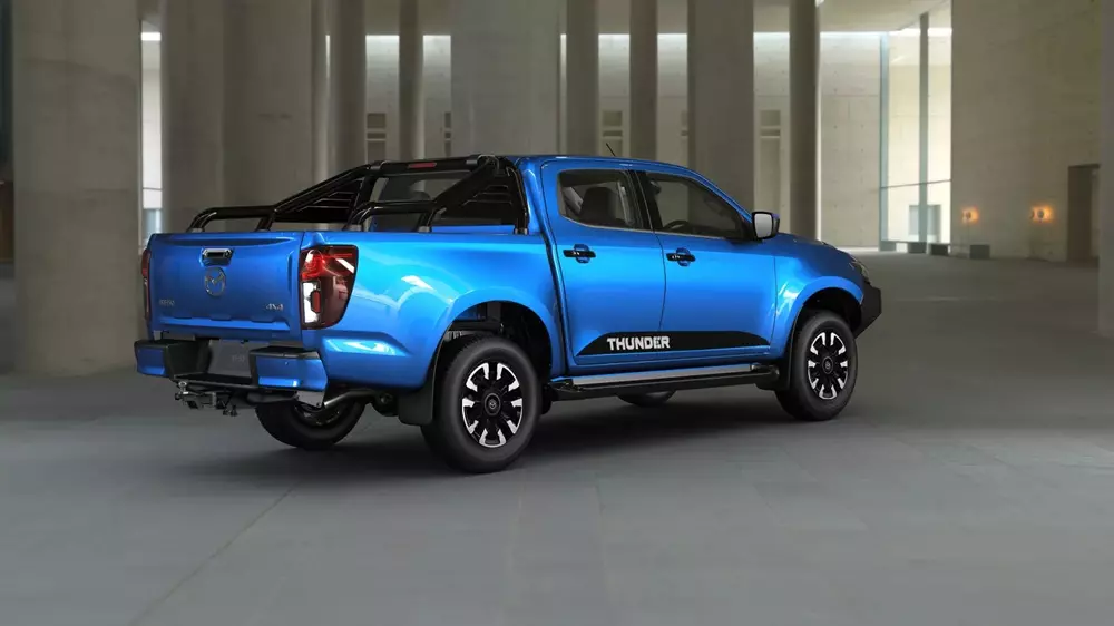 Xe bán tải Mazda BT-50 2026 có thêm 2 phiên bản mới với thiết kế và trang bị ấn tượng hơn - Ảnh 3. Xe bán tải Mazda BT-50 2026 có thêm 2 phiên bản mới với thiết kế và trang bị ấn tượng hơn - Ảnh 3.