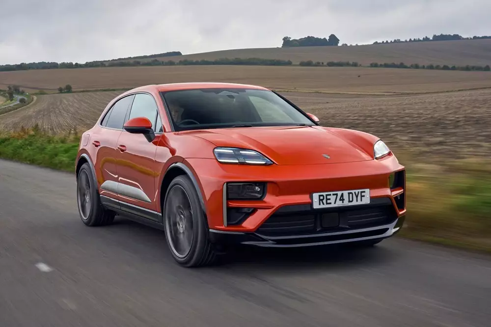 9 mẫu xe gia đ&igrave;nh nhanh v&agrave; mạnh qu&aacute; mức cần thiết - Ảnh 9.