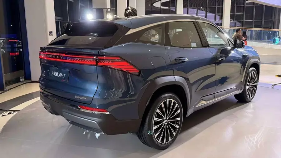Geely ra mắt SUV cỡ trung mới, chỉ ti&ecirc;u thụ 3,35 l&iacute;t xăng/100 km - Ảnh 5.