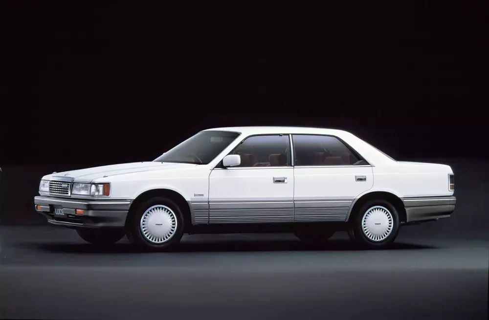 Chưa ra mắt, si&ecirc;u xe điện đầu tay của Ferrari đ&atilde; vướng phải l&ugrave;m x&ugrave;m tr&ugrave;ng t&ecirc;n với xe Mazda - Ảnh 2.