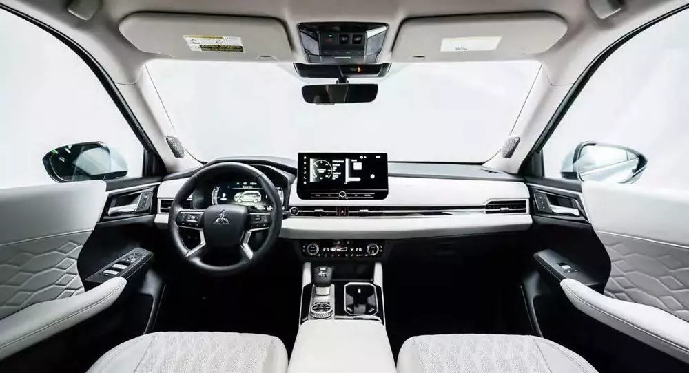 Mitsubishi Outlander PHEV 2026 tr&igrave;nh l&agrave;ng, chạy được hơn 70 km m&agrave; kh&ocirc;ng tốn 1 giọt xăng - Ảnh 2.