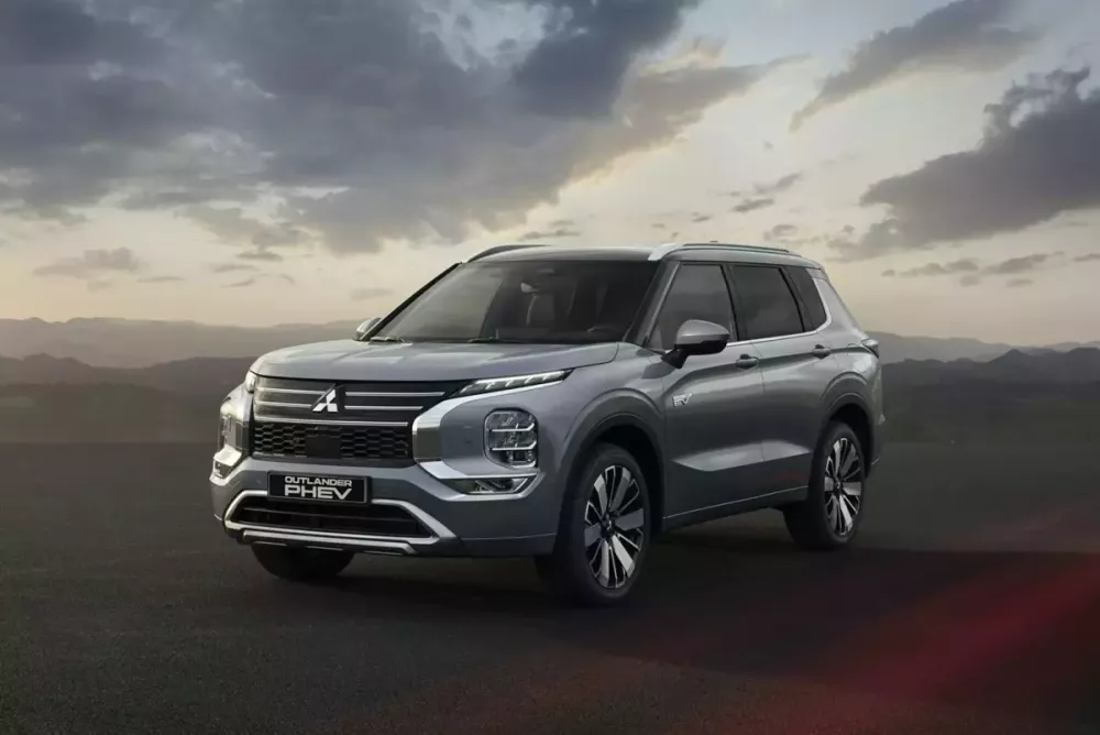 Mitsubishi Outlander PHEV 2026 tr&igrave;nh l&agrave;ng, chạy được hơn 70 km m&agrave; kh&ocirc;ng tốn 1 giọt xăng - Ảnh 1.