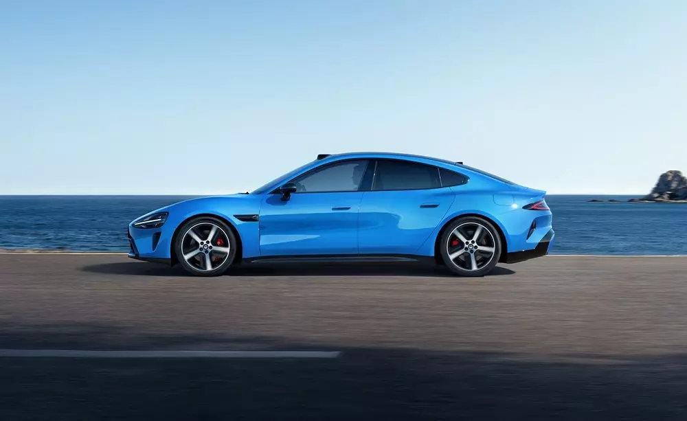 Xiaomi SU7 2026 ra mắt trang bị "xịn s&ograve;" ngay từ bản ti&ecirc;u chuẩn, phạm vi di chuyển d&agrave;i hơn, sạc nhanh hơn - Ảnh 3.