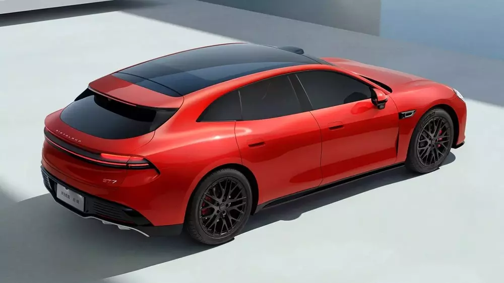 Sau Range Rover, đến lượt Porsche Taycan trở th&agrave;nh khu&ocirc;n mẫu để "đ&uacute;c" &ocirc; t&ocirc; điện Trung Quốc - Ảnh 5.