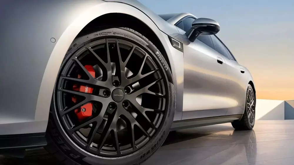 Sau Range Rover, đến lượt Porsche Taycan trở th&agrave;nh khu&ocirc;n mẫu để "đ&uacute;c" &ocirc; t&ocirc; điện Trung Quốc - Ảnh 6.