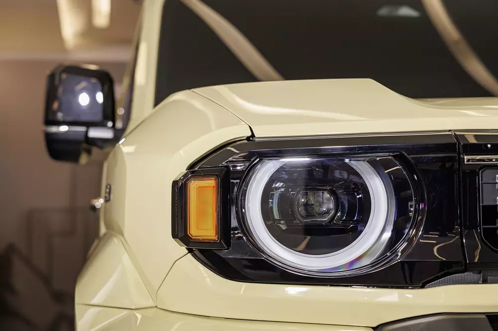 Cận cảnh Toyota Land Cruiser FJ phi&ecirc;n bản Legend với thiết kế nổi bật hơn - Ảnh 3.