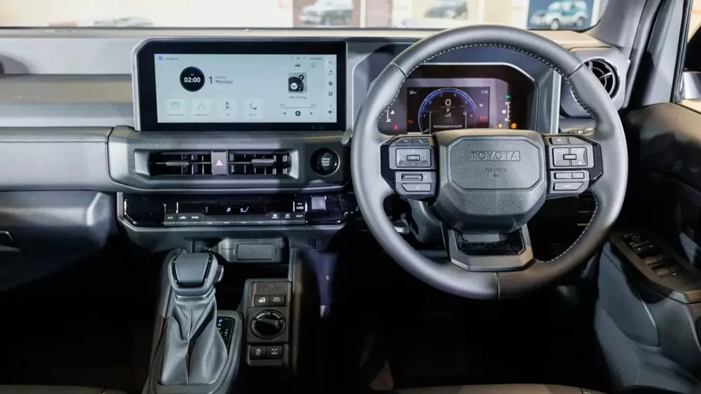 Cận cảnh Toyota Land Cruiser FJ phi&ecirc;n bản Legend với thiết kế nổi bật hơn - Ảnh 10.