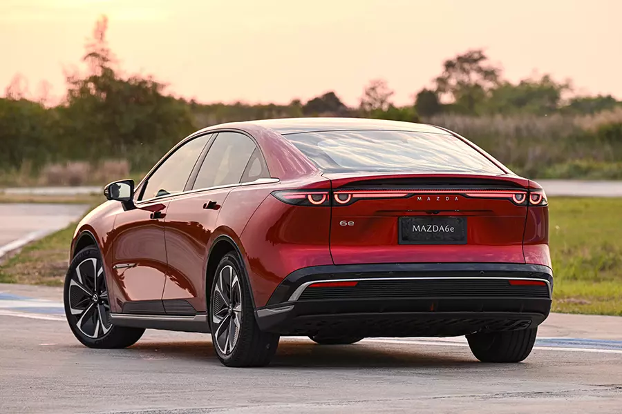 Mazda 6e - sedan hạng trung thay thế Mazda6 - đ&atilde; được chốt gi&aacute; tại Th&aacute;i Lan - Ảnh 4.