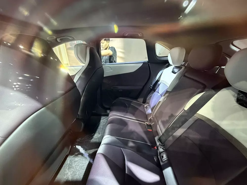 SUV hạng trung Mazda CX-6e được trưng b&agrave;y tại Th&aacute;i Lan, b&aacute;n ra v&agrave;o cuối năm nay - Ảnh 8.