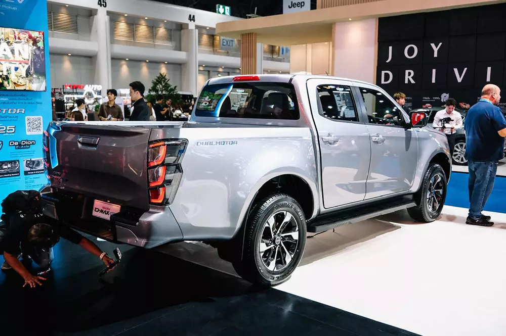 Ngắm h&igrave;nh ảnh "bằng xương, bằng thịt" của Isuzu D-Max EV mới được b&aacute;n ở Đ&ocirc;ng Nam &Aacute; - Ảnh 5.