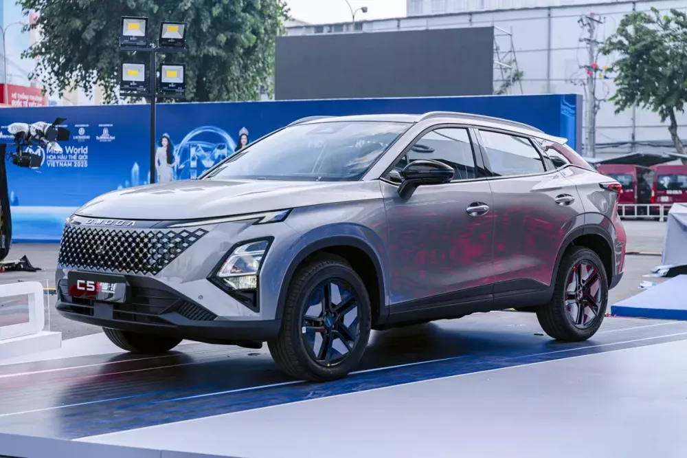 Omoda C5 SHS-H ra mắt Việt Nam, chỉ "ăn" 4,9 l&iacute;t xăng/100 km, gi&aacute; ưu đ&atilde;i từ 599 triệu đồng - Ảnh 12.