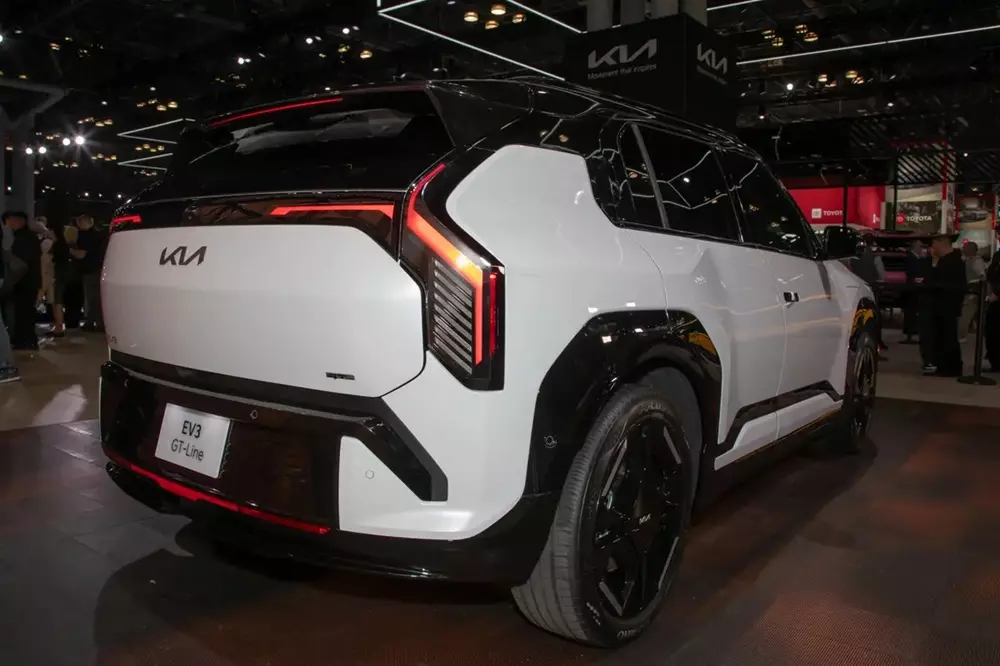 Sau th&agrave;nh c&ocirc;ng tại thị trường quốc tế, Kia EV3 cuối c&ugrave;ng cũng đặt ch&acirc;n l&ecirc;n đất Mỹ với gi&aacute; khoảng dưới 1 tỷ đồng - Ảnh 4.