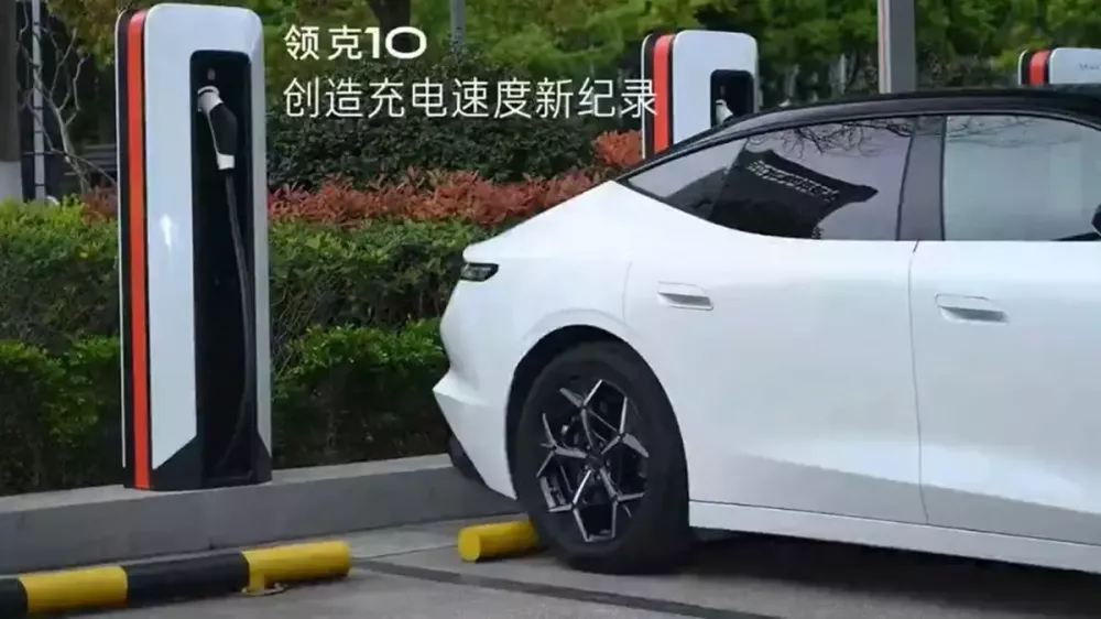 Không thua kém BYD, Lynk & Co cũng ra mắt công nghệ sạc nhanh: từ 10% lên 70% chỉ trong hơn 4 phút - Ảnh 1. Không thua kém BYD, Lynk & Co cũng ra mắt công nghệ sạc nhanh: từ 10% lên 70% chỉ trong hơn 4 phút - Ảnh 1.