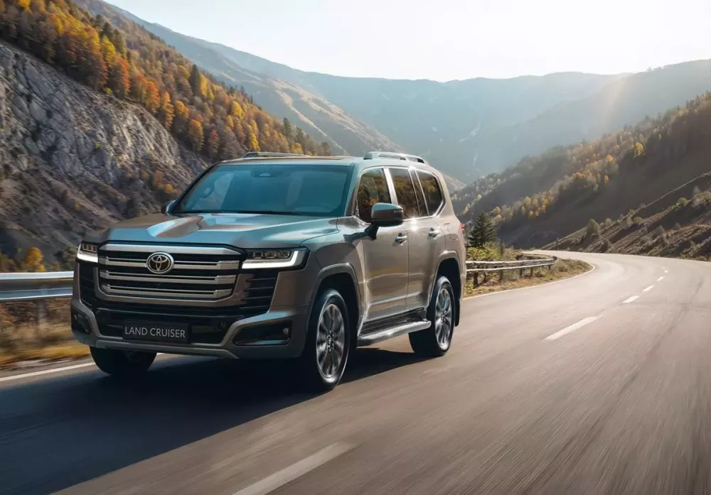 Đại l&yacute; Việt nhận cọc cho Toyota Land Cruiser LC300 bản hybrid, gi&aacute; dự kiến vượt ngưỡng 4,6 tỷ đồng - Ảnh 3.