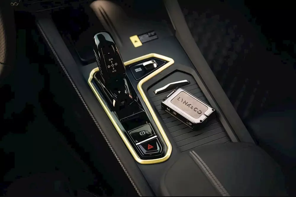 Lynk & Co 03 được h&eacute; lộ lịch ra mắt Việt Nam, 2 phi&ecirc;n bản, gi&aacute; từ 799 triệu đồng, cạnh tranh Honda Civic - Ảnh 8.