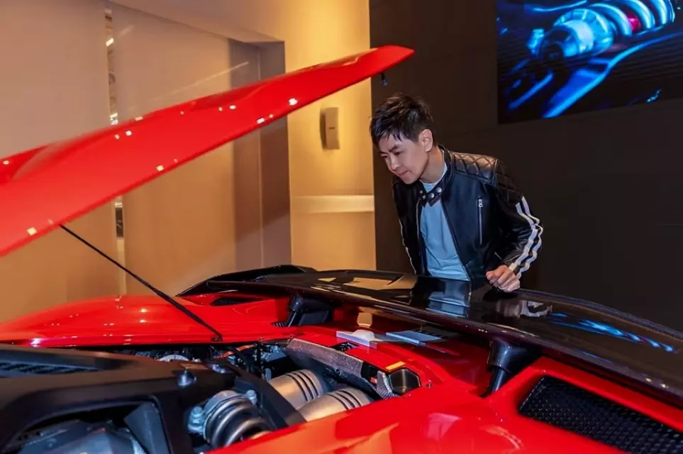 Lâm Chí Dĩnh tậu "siêu phẩm bom tấn" Ferrari F80 được cho là đầu tiên ở châu Á - Ảnh 2. Lâm Chí Dĩnh tậu "siêu phẩm bom tấn" Ferrari F80 được cho là đầu tiên ở châu Á - Ảnh 2.