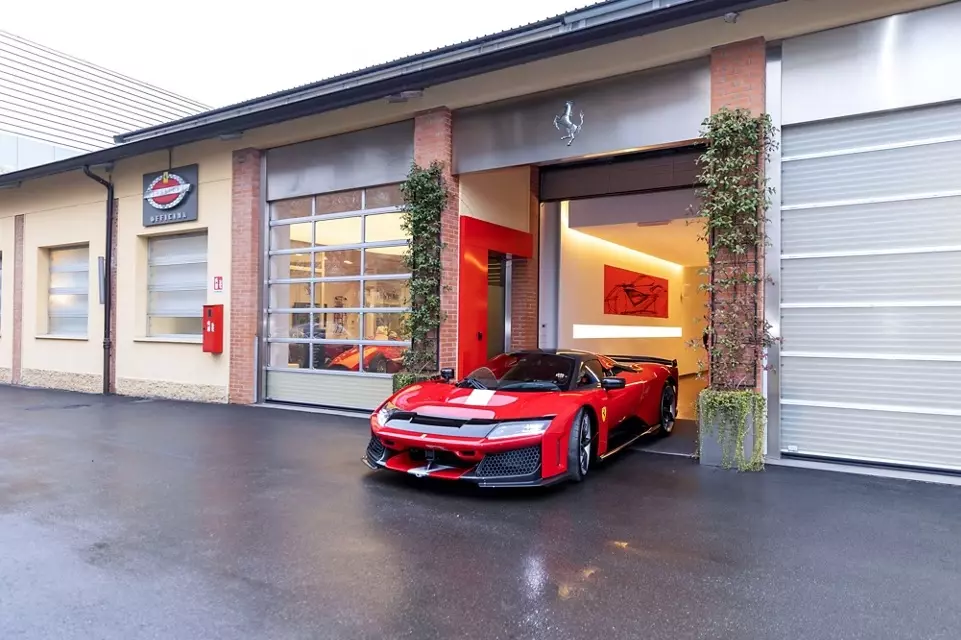 Lâm Chí Dĩnh tậu "siêu phẩm bom tấn" Ferrari F80 được cho là đầu tiên ở châu Á - Ảnh 5. Lâm Chí Dĩnh tậu "siêu phẩm bom tấn" Ferrari F80 được cho là đầu tiên ở châu Á - Ảnh 5.