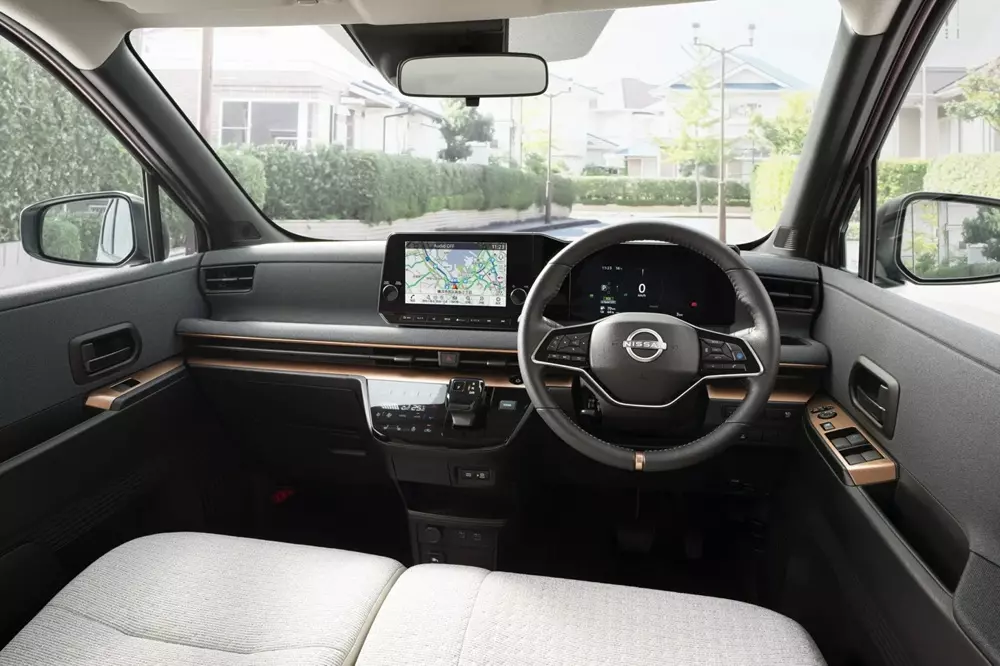 Mẫu xe "hộp di&ecirc;m" ăn kh&aacute;ch của Nissan c&oacute; diện mạo mới v&agrave; m&agrave;u sơn ấn tượng hơn - Ảnh 4.