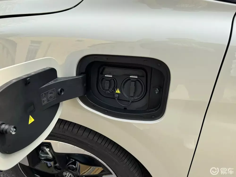 MG4 2026 ch&iacute;nh thức ra mắt, c&oacute; phi&ecirc;n bản d&ugrave;ng pin thể rắn với phạm vi hoạt động 510 km - Ảnh 9.