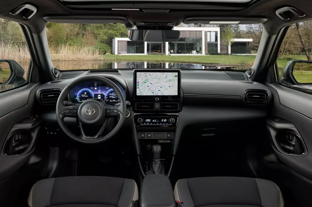 Toyota Yaris Cross 2026 ra mắt với lưới tản nhiệt như Lexus RX, chỉ d&ugrave;ng động cơ hybrid - Ảnh 5.