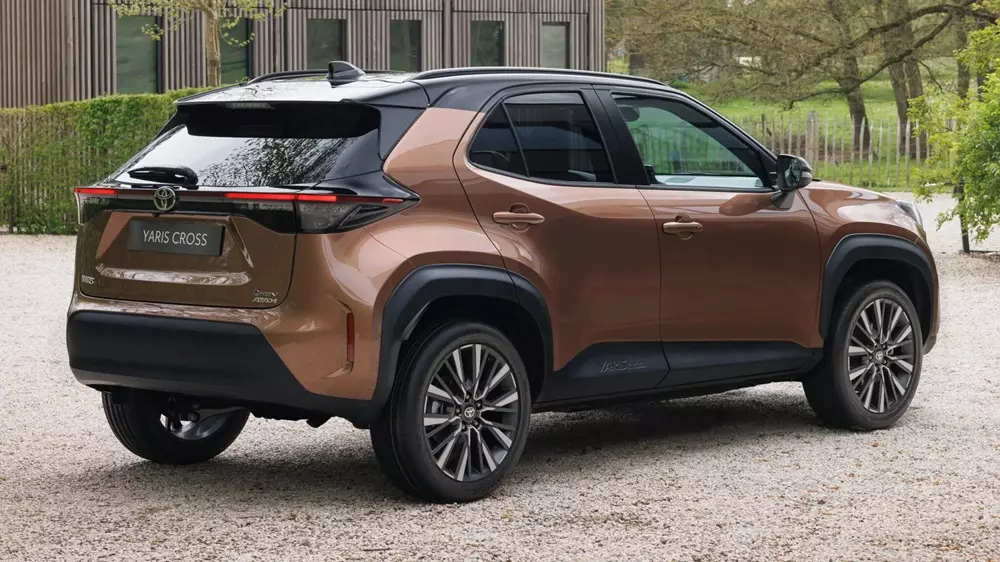 Toyota Yaris Cross 2026 ra mắt với lưới tản nhiệt như Lexus RX, chỉ d&ugrave;ng động cơ hybrid - Ảnh 10.