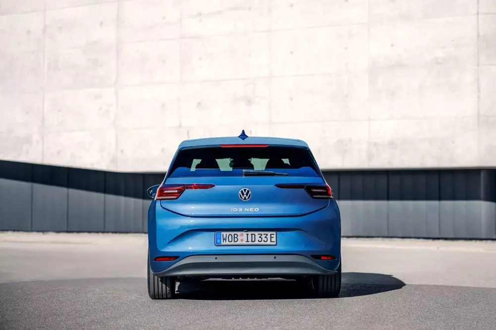 Volkswagen ID.3 Neo tr&igrave;nh l&agrave;ng, đưa n&uacute;t bấm vật l&yacute; trở lại, chạy tối đa 630 km sau khi sạc - Ảnh 7.