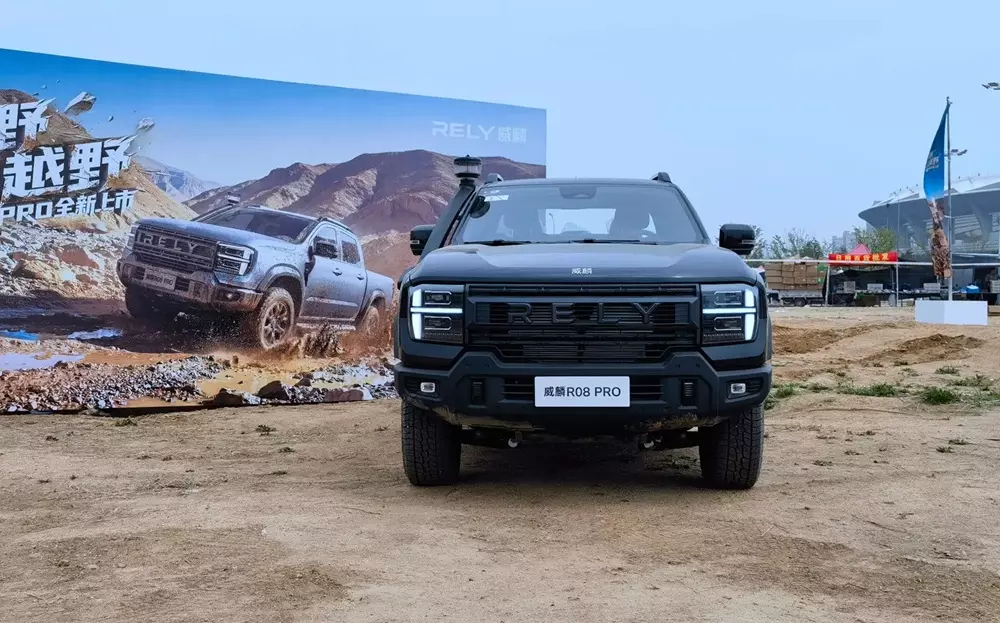 Cận cảnh khu vực đầu xe của Chery Rely R08 Pro 