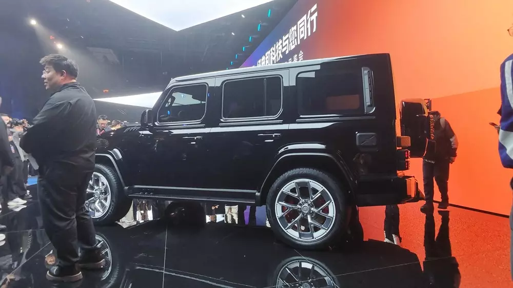 Beijing 81 tr&igrave;nh l&agrave;ng với thiết kế như phi&ecirc;n bản gi&aacute; rẻ của "vua địa h&igrave;nh" Mercedes-Benz G-Class - Ảnh 8.