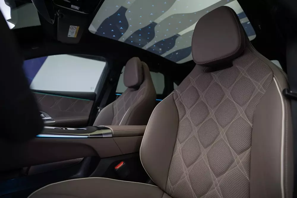 Mercedes-Benz C-Class thuần điện ra mắt, hứa hẹn trở th&agrave;nh &ldquo;cơn &aacute;c mộng&rdquo; mới của BMW i3 - Ảnh 9.