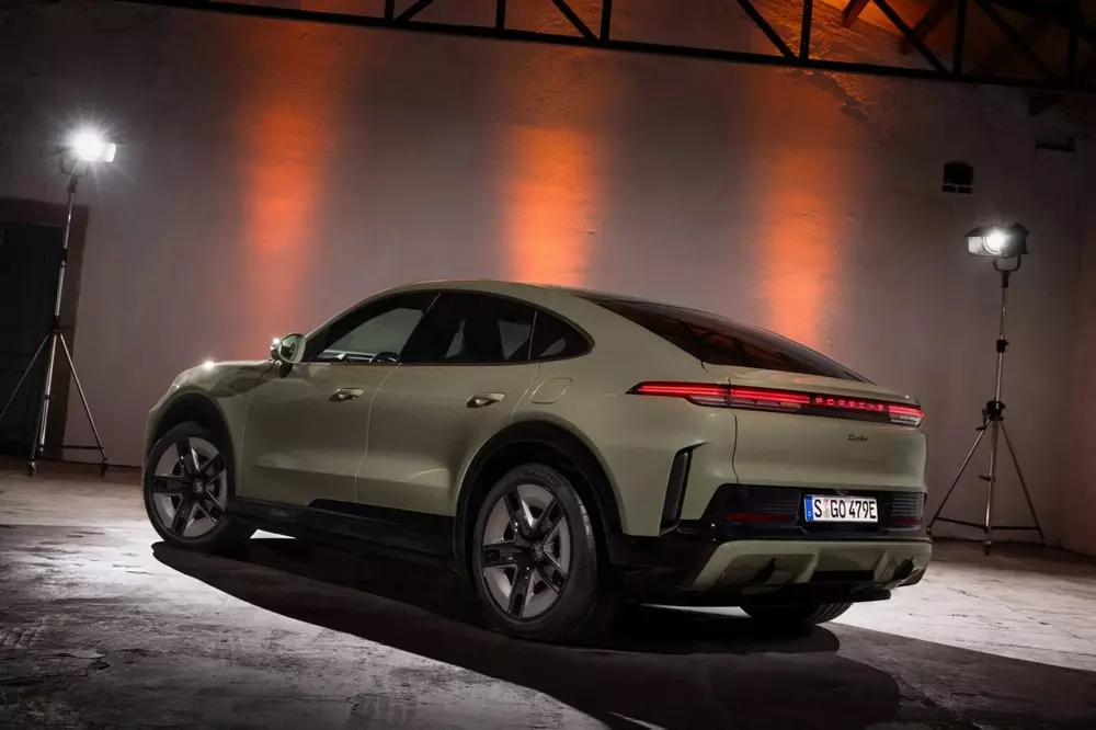 Porsche Cayenne Coupe EV tr&igrave;nh l&agrave;ng, tăng tốc ngang 911 Turbo S, c&oacute; thể b&aacute;n ở Việt Nam - Ảnh 3.
