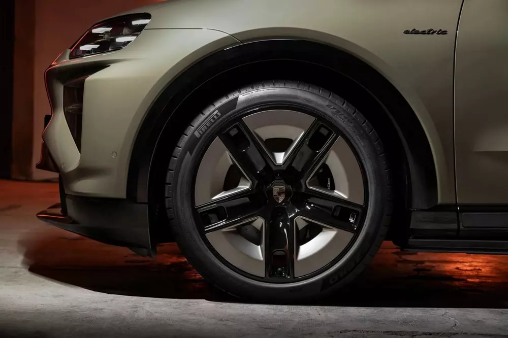 Porsche Cayenne Coupe EV tr&igrave;nh l&agrave;ng, tăng tốc ngang 911 Turbo S, c&oacute; thể b&aacute;n ở Việt Nam - Ảnh 5.