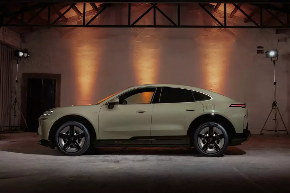 Porsche Cayenne Coupe EV tr&igrave;nh l&agrave;ng, tăng tốc ngang 911 Turbo S, c&oacute; thể b&aacute;n ở Việt Nam - Ảnh 2.