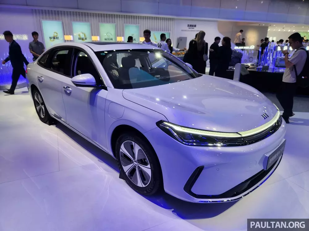 Geely Galaxy A7 2026 tr&igrave;nh l&agrave;ng, gi&aacute; khởi điểm dưới 400 triệu đồng, cạnh tranh Toyota Camry - Ảnh 4.