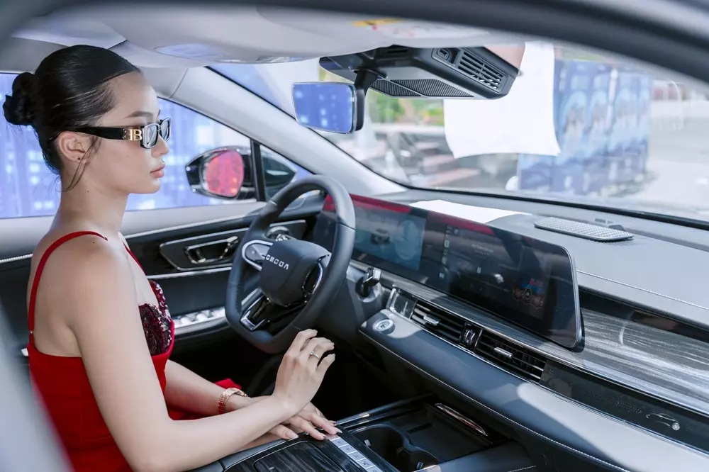 Khoang l&aacute;i của Omoda C5 SHS-H
