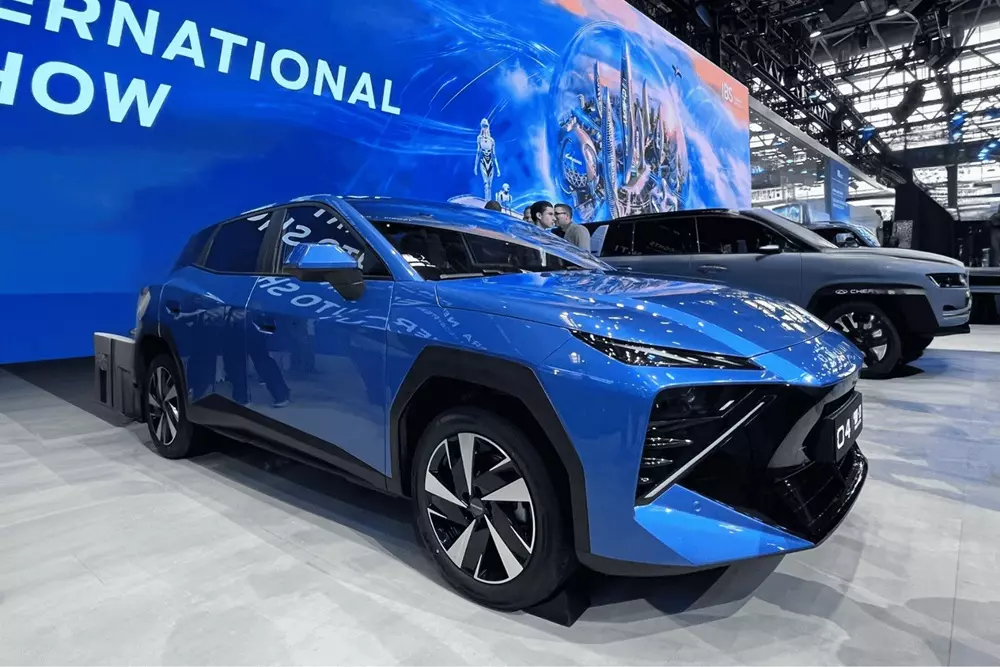 Omoda O4 d&ugrave;ng m&acirc;m phối 2 m&agrave;u với thiết kế kh&iacute; động học
