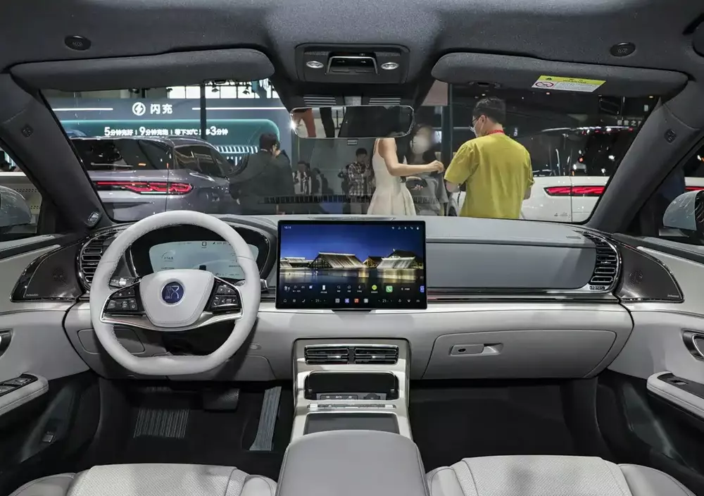 Khoang l&aacute;i của BYD Han EV Flash Charge Edition