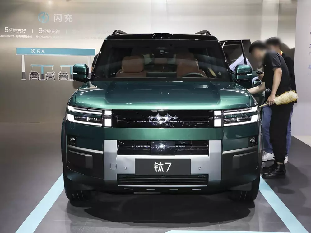 BYD ra mắt mẫu SUV hạng trung với khả năng sạc 9 ph&uacute;t, phạm vi hoạt động 755 km - Ảnh 2.