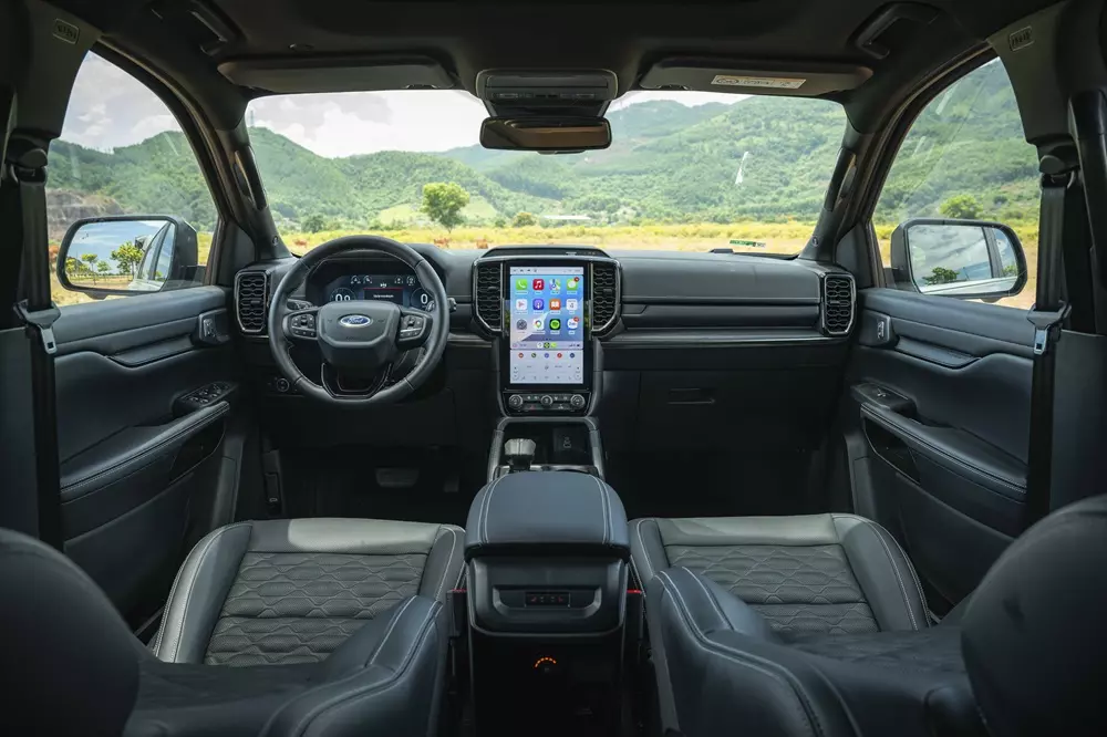 Ford Việt Nam tăng sức h&uacute;t cho bộ đ&ocirc;i ăn kh&aacute;ch Ranger v&agrave; Everest bằng phi&ecirc;n bản mới với động cơ xăng mạnh mẽ hơn - Ảnh 5.