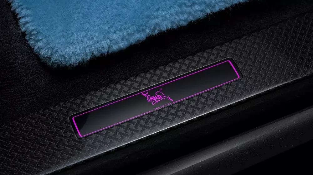 Ốp bệ cửa của Rolls-Royce Black Badge Cullinan by Cyril Kongo
