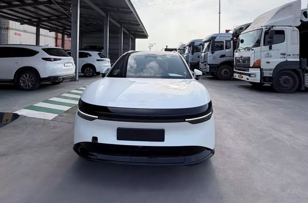 Zeekr 7X được trang bị hệ thống đèn pha thông minh Zeekr 7X được trang bị hệ thống đèn pha thông minh