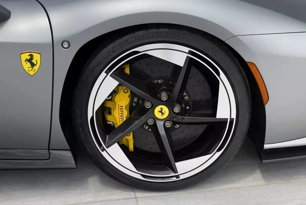 Ferrari HC25 - siêu xe mang dáng dấp tương lai nhưng động cơ lại thuộc về quá khứ - Ảnh 6. Ferrari HC25 - siêu xe mang dáng dấp tương lai nhưng động cơ lại thuộc về quá khứ - Ảnh 6.