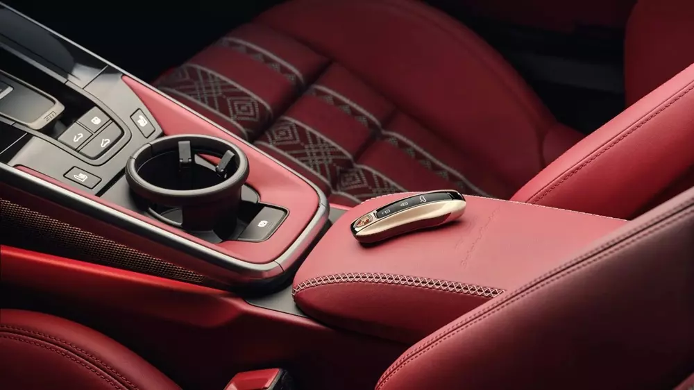 Porsche 911 Turbo S Sadu Edition tr&igrave;nh l&agrave;ng, kết hợp động cơ 701 m&atilde; lực với nghề thủ c&ocirc;ng l&acirc;u đời - Ảnh 10.