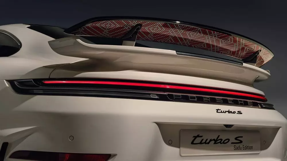 Porsche 911 Turbo S Sadu Edition tr&igrave;nh l&agrave;ng, kết hợp động cơ 701 m&atilde; lực với nghề thủ c&ocirc;ng l&acirc;u đời - Ảnh 5.