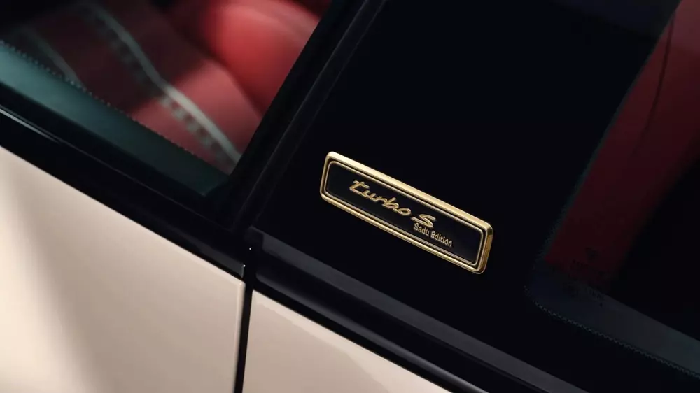 Porsche 911 Turbo S Sadu Edition tr&igrave;nh l&agrave;ng, kết hợp động cơ 701 m&atilde; lực với nghề thủ c&ocirc;ng l&acirc;u đời - Ảnh 6.