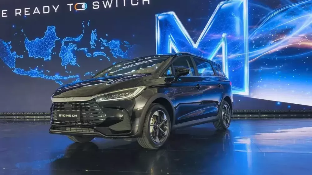 Mẫu MPV 7 chỗ BYD M6 đang b&aacute;n ở Việt Nam c&oacute; th&ecirc;m phi&ecirc;n bản chỉ ti&ecirc;u thụ 1,53 l&iacute;t xăng/100 km - Ảnh 1.