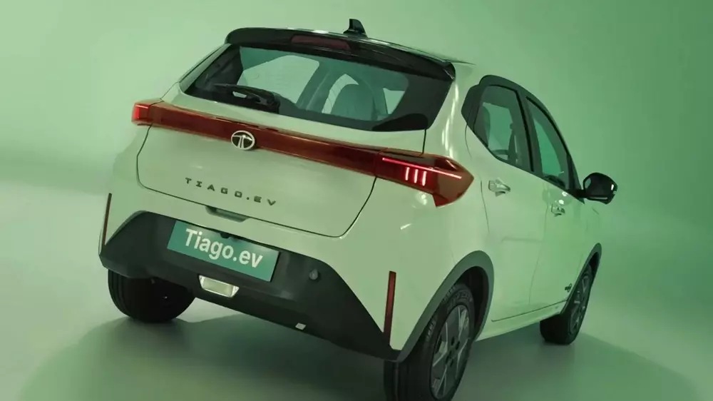Mẫu xe gi&aacute; chưa đến 130 triệu đồng của Tata trở lại với diện mạo mang phong c&aacute;ch ch&acirc;u &Acirc;u - Ảnh 4.