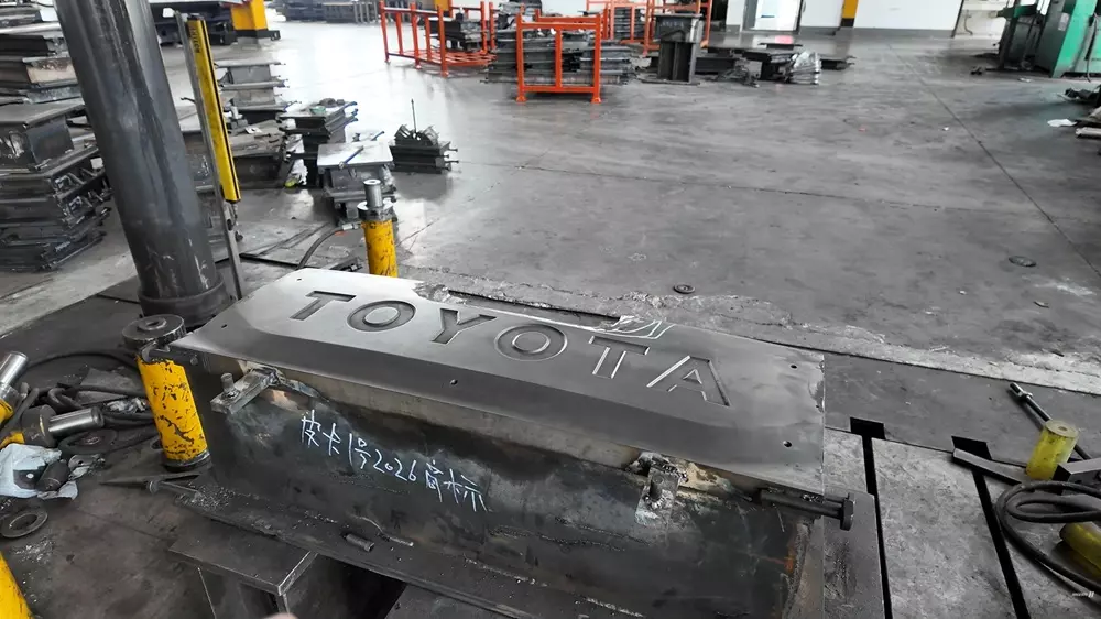 Thân vỏ ô tô phục chế: sản xuất tại Trung Quốc nhưng không rẻ, có thể là cứu cánh của ngành xe cổ thế giới - Ảnh 3. Thân vỏ ô tô phục chế: sản xuất tại Trung Quốc nhưng không rẻ, có thể là cứu cánh của ngành xe cổ thế giới - Ảnh 3.
