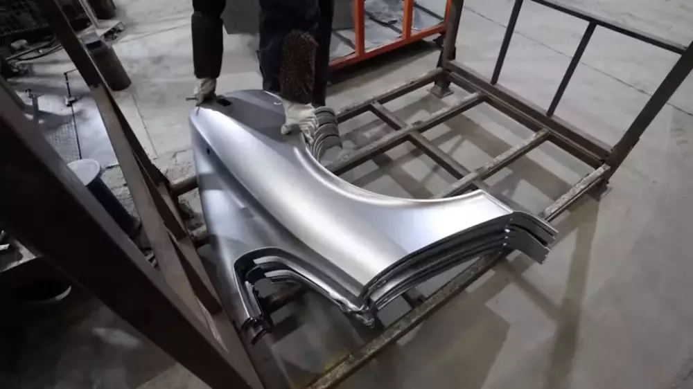 Thân vỏ ô tô phục chế: sản xuất tại Trung Quốc nhưng không rẻ, có thể là cứu cánh của ngành xe cổ thế giới - Ảnh 4. Thân vỏ ô tô phục chế: sản xuất tại Trung Quốc nhưng không rẻ, có thể là cứu cánh của ngành xe cổ thế giới - Ảnh 4.