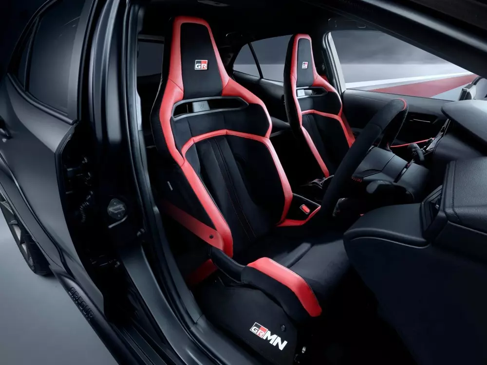 Toyota Corolla ra mắt phi&ecirc;n bản GRMN với khối động cơ "nhỏ nhưng c&oacute; v&otilde;" v&agrave; nội thất 2 chỗ ngồi - Ảnh 9.